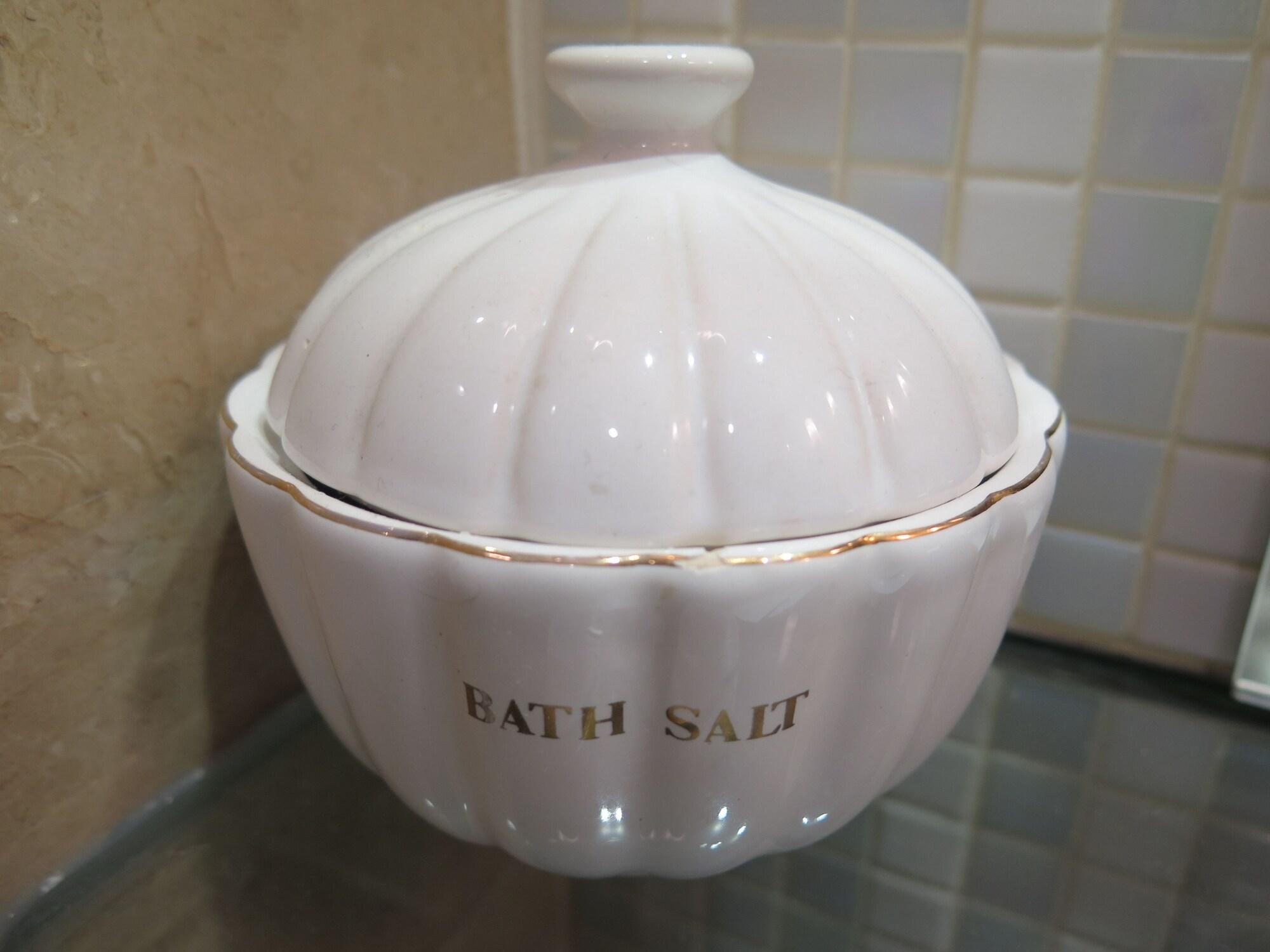 Marco Polo Davao Ξενοδοχείο Εξωτερικό φωτογραφία A container of bath salt