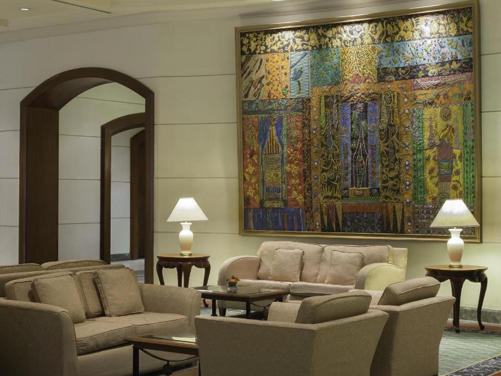 Marco Polo Davao Ξενοδοχείο Εξωτερικό φωτογραφία The lobby of the Four Seasons Hotel, Cairo