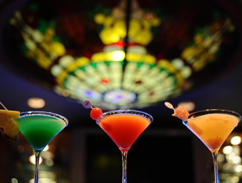 Marco Polo Davao Ξενοδοχείο Εξωτερικό φωτογραφία Cocktails at the bar