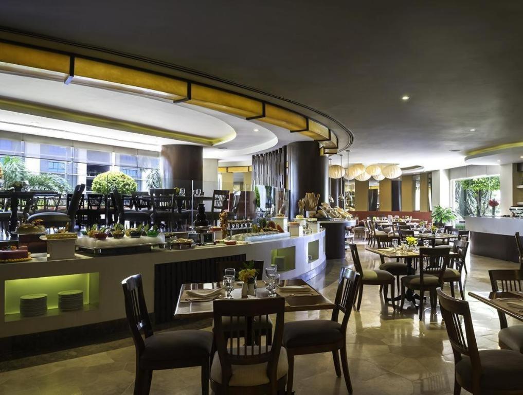 Marco Polo Davao Ξενοδοχείο Εξωτερικό φωτογραφία The restaurant
