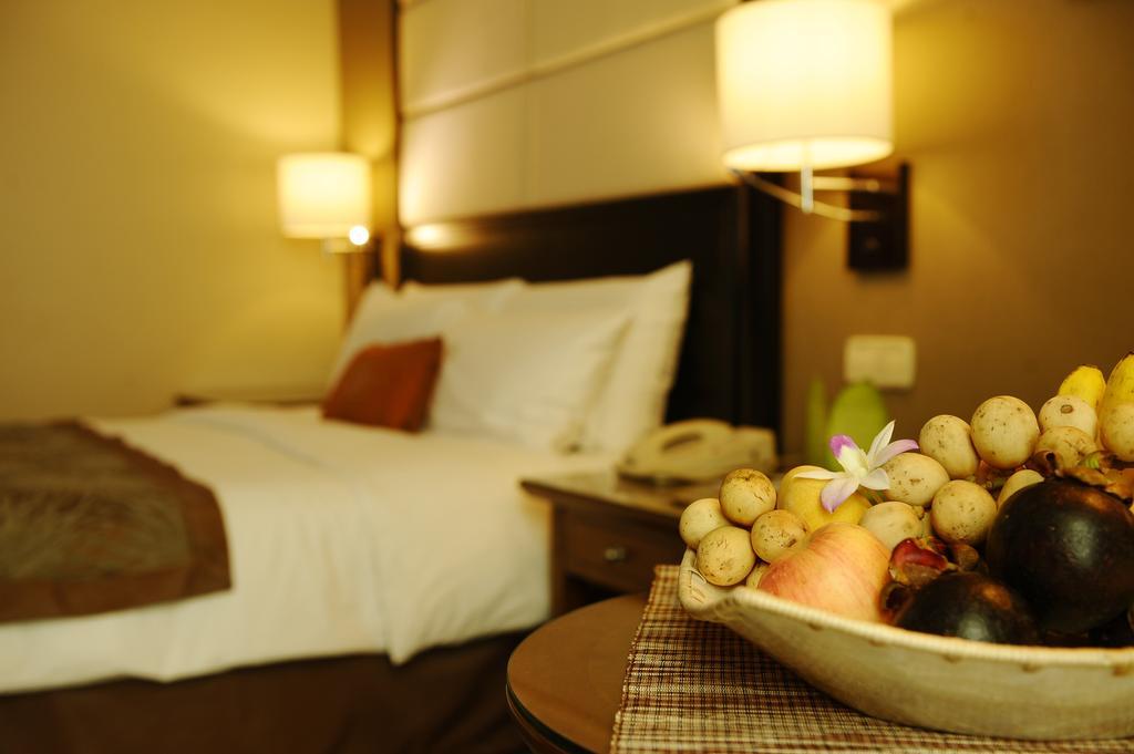 Marco Polo Davao Ξενοδοχείο Εξωτερικό φωτογραφία A room at the hotel
