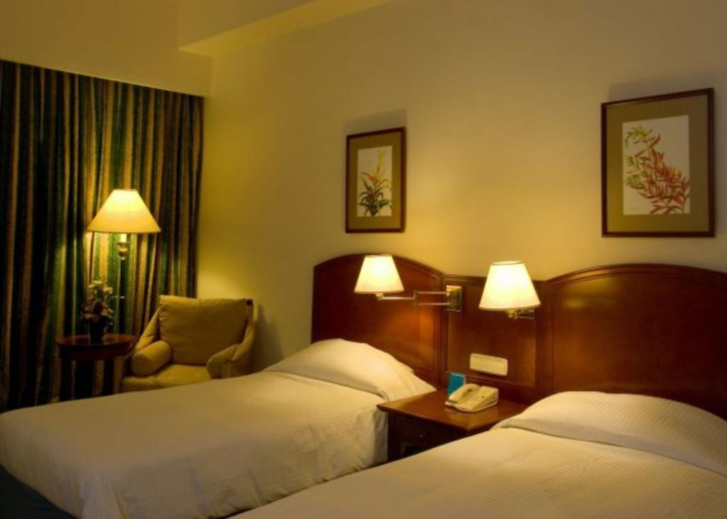 Marco Polo Davao Ξενοδοχείο Εξωτερικό φωτογραφία A room at the hotel