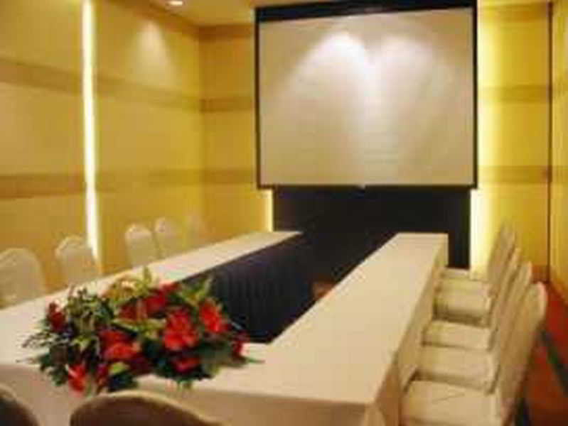 Marco Polo Davao Ξενοδοχείο Εξωτερικό φωτογραφία A projection screen in a meeting room