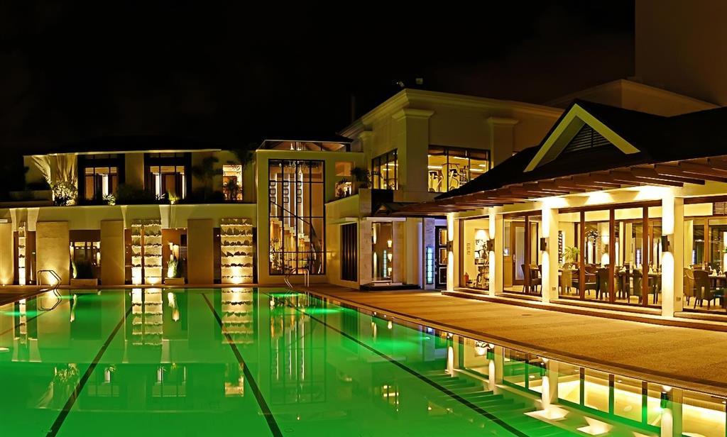 Marco Polo Davao Ξενοδοχείο Εξωτερικό φωτογραφία The pool at the Royal Villa