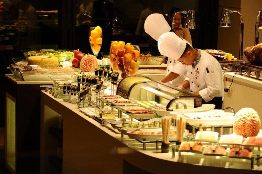 Marco Polo Davao Ξενοδοχείο Εξωτερικό φωτογραφία A buffet at a hotel