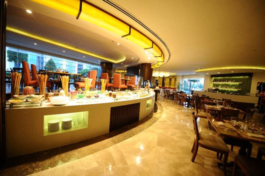 Marco Polo Davao Ξενοδοχείο Εξωτερικό φωτογραφία The restaurant