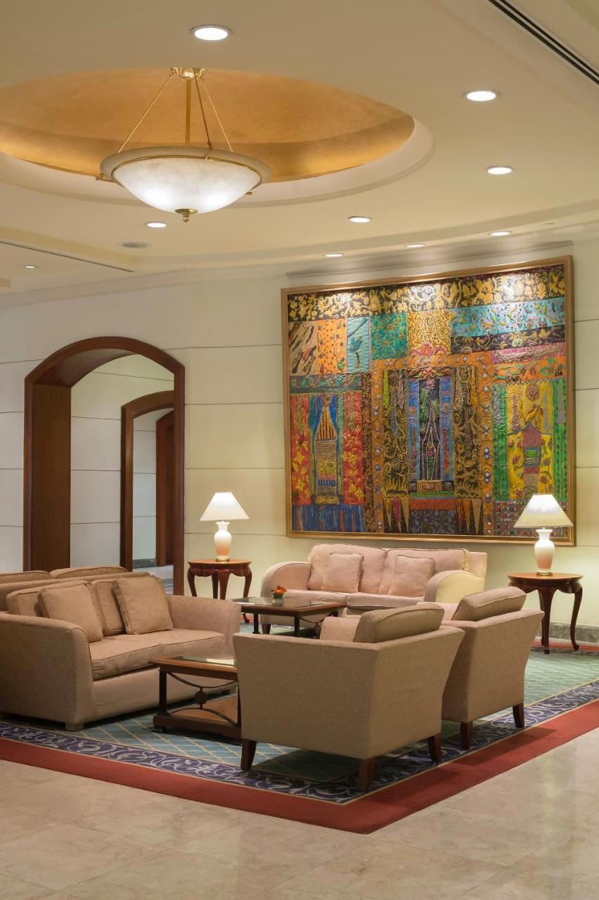 Marco Polo Davao Ξενοδοχείο Εξωτερικό φωτογραφία The lobby of the Four Seasons Hotel, Mumbai