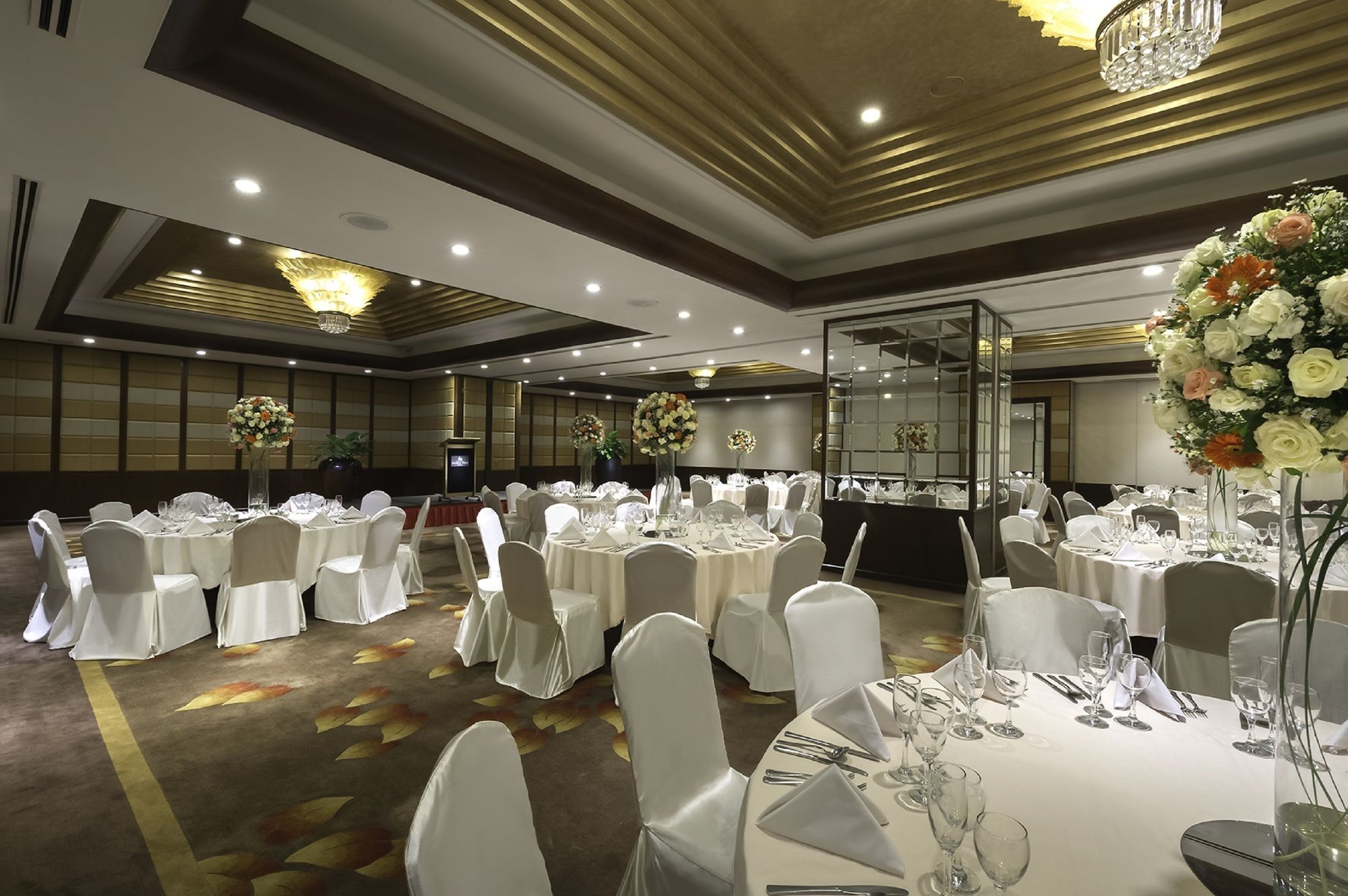 Marco Polo Davao Ξενοδοχείο Εξωτερικό φωτογραφία The ballroom at the hotel