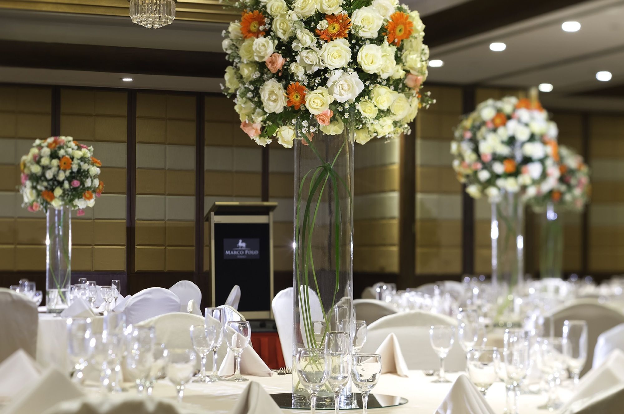 Marco Polo Davao Ξενοδοχείο Εξωτερικό φωτογραφία A wedding reception at the Mandarin Oriental, Bangkok