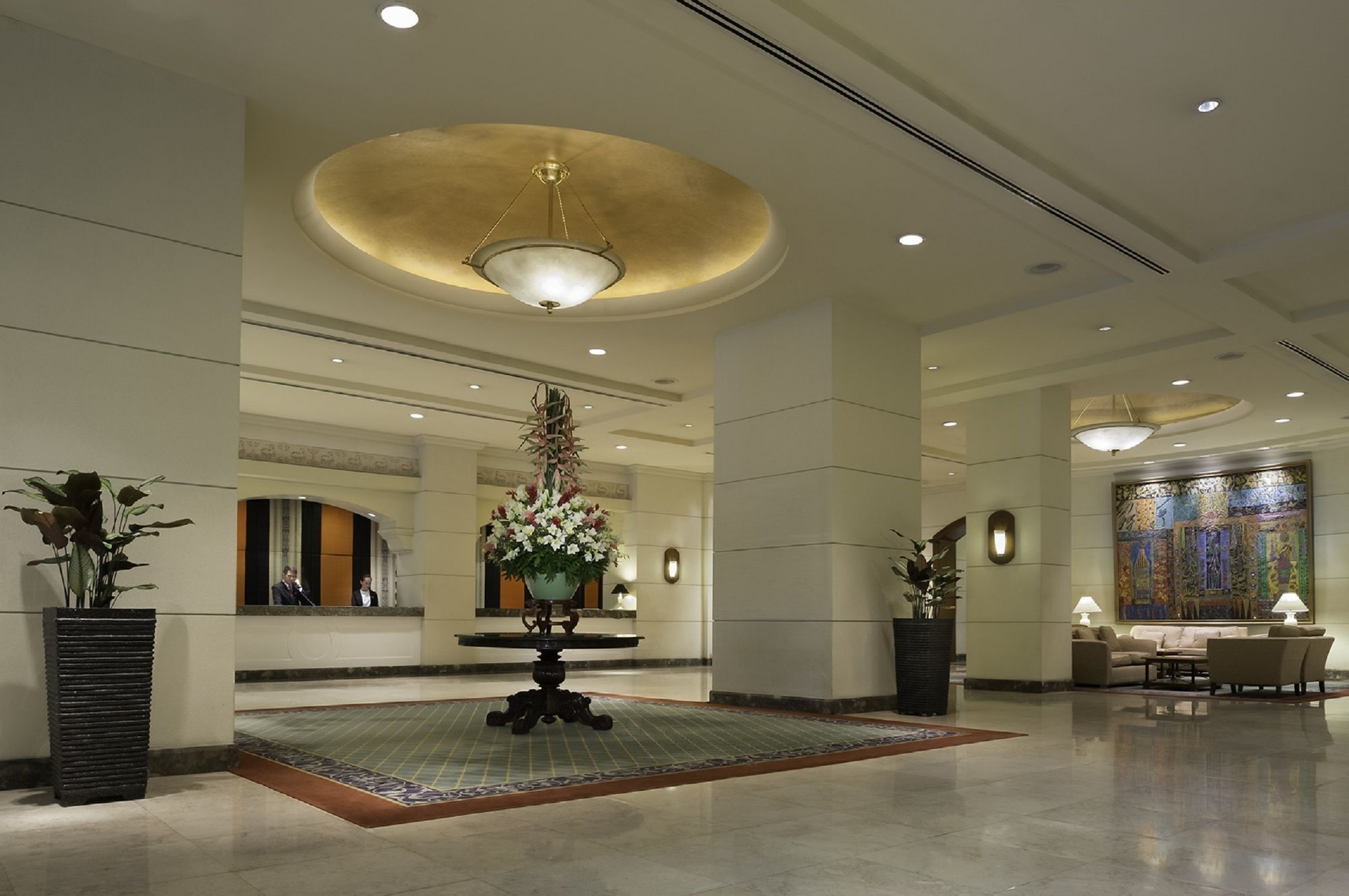 Marco Polo Davao Ξενοδοχείο Εξωτερικό φωτογραφία The lobby of the Taj Bengal