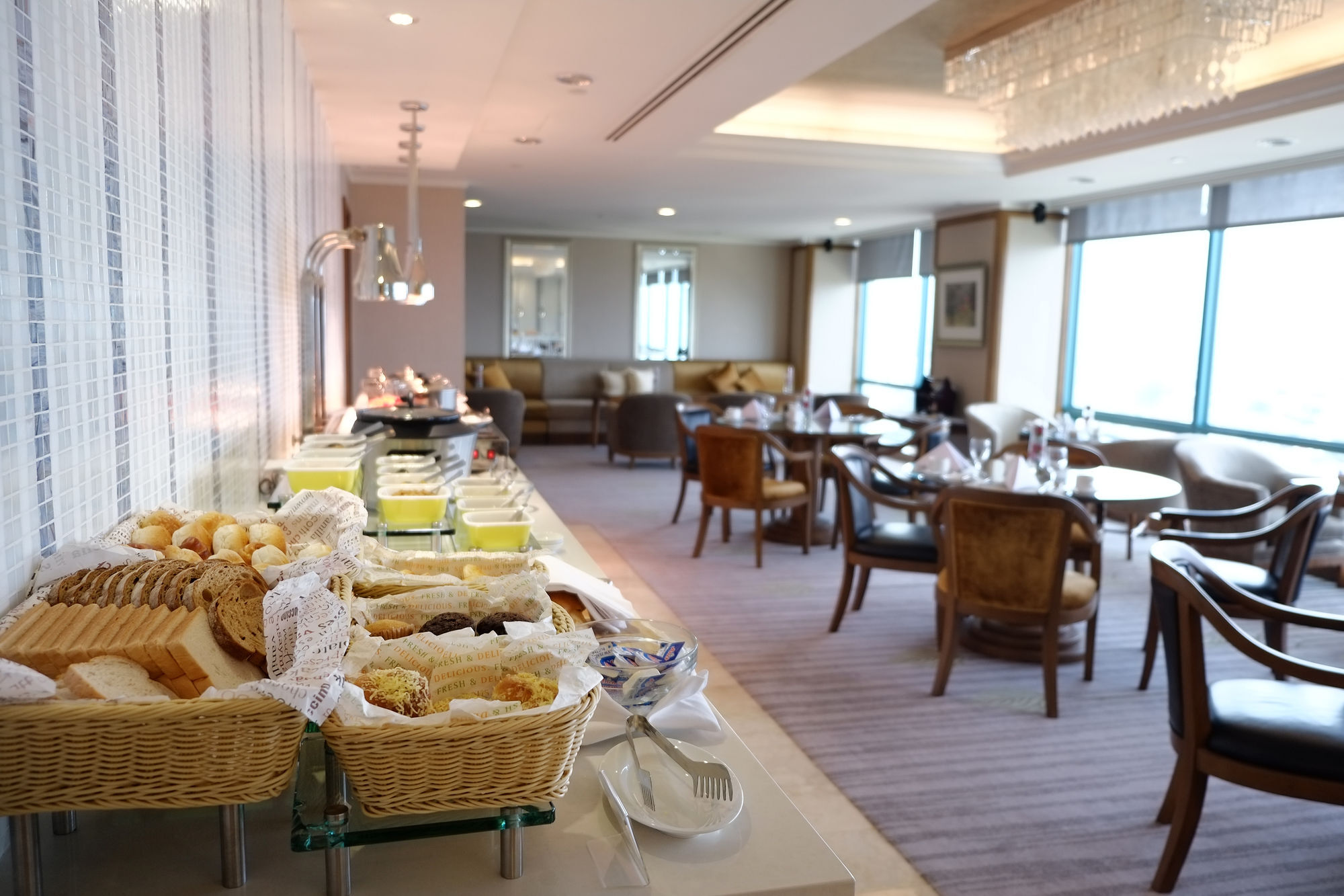 Marco Polo Davao Ξενοδοχείο Εξωτερικό φωτογραφία The Royal Orchid Lounge at Suvarnabhumi Airport